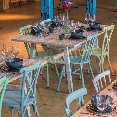 Factory Wholesale Price Iron Frame Wood Top Dining Restaurant Cafe Bistro Table